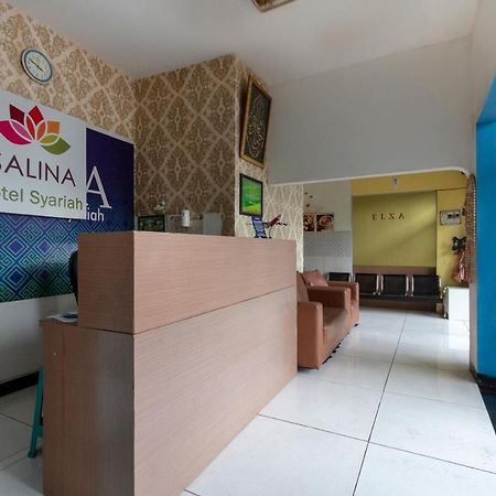 SPOT ON 2425 Salina Hotel Syariah Sidoarjo Bagian luar foto