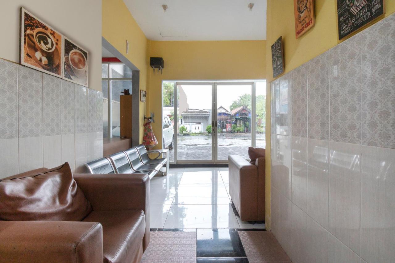 SPOT ON 2425 Salina Hotel Syariah Sidoarjo Bagian luar foto