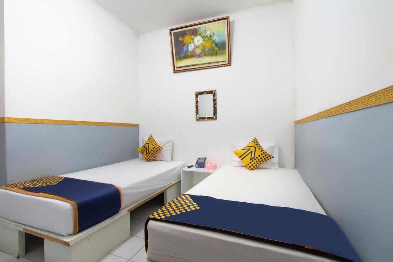 SPOT ON 2425 Salina Hotel Syariah Sidoarjo Bagian luar foto