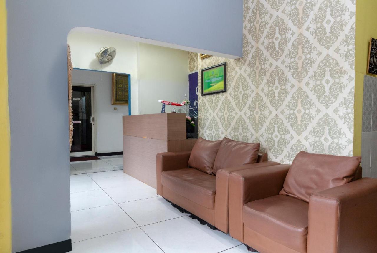 SPOT ON 2425 Salina Hotel Syariah Sidoarjo Bagian luar foto