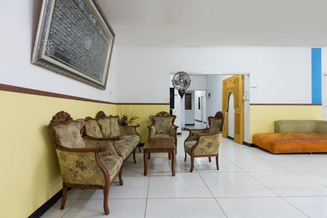 SPOT ON 2425 Salina Hotel Syariah Sidoarjo Bagian luar foto