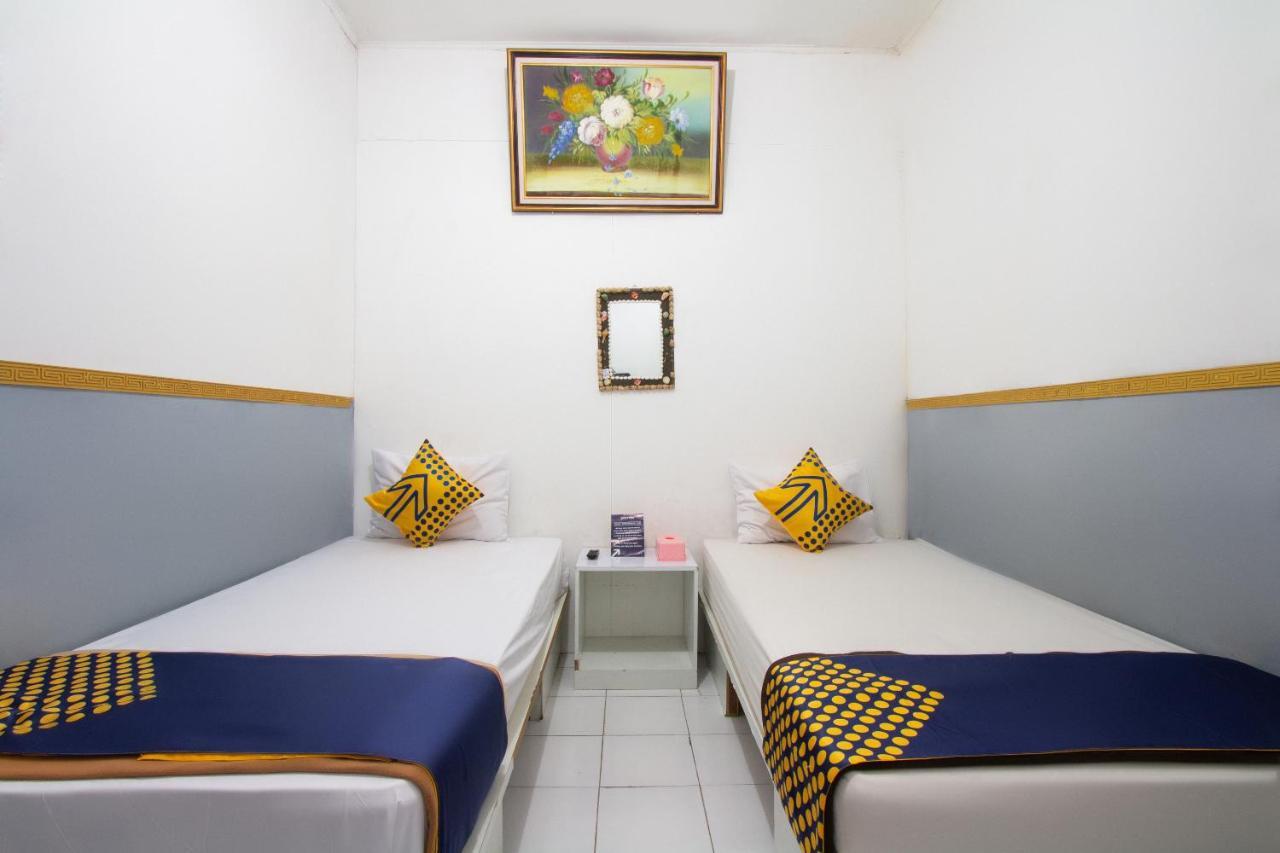 SPOT ON 2425 Salina Hotel Syariah Sidoarjo Bagian luar foto