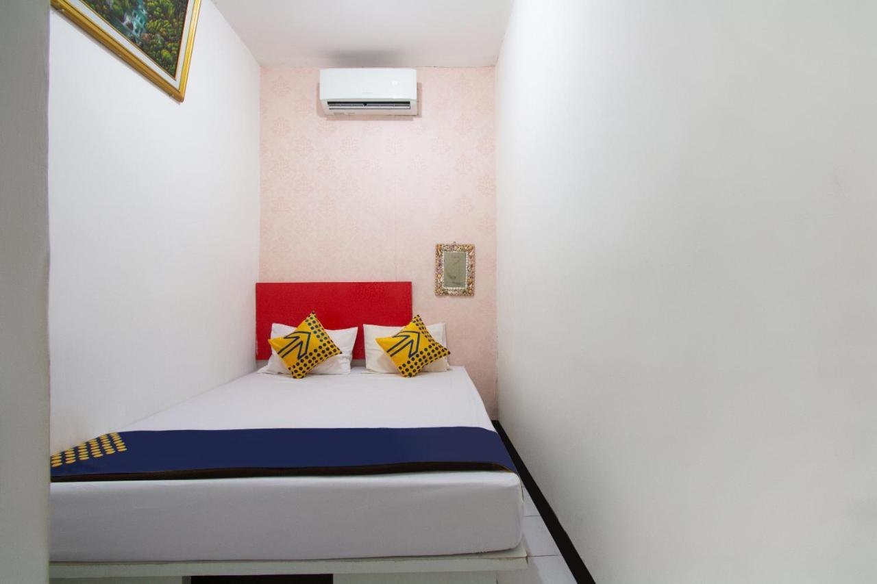 SPOT ON 2425 Salina Hotel Syariah Sidoarjo Bagian luar foto