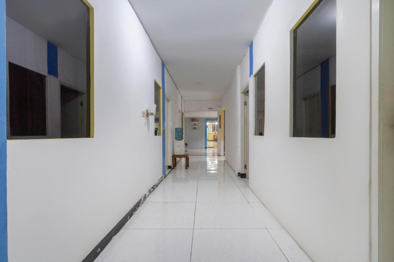 SPOT ON 2425 Salina Hotel Syariah Sidoarjo Bagian luar foto