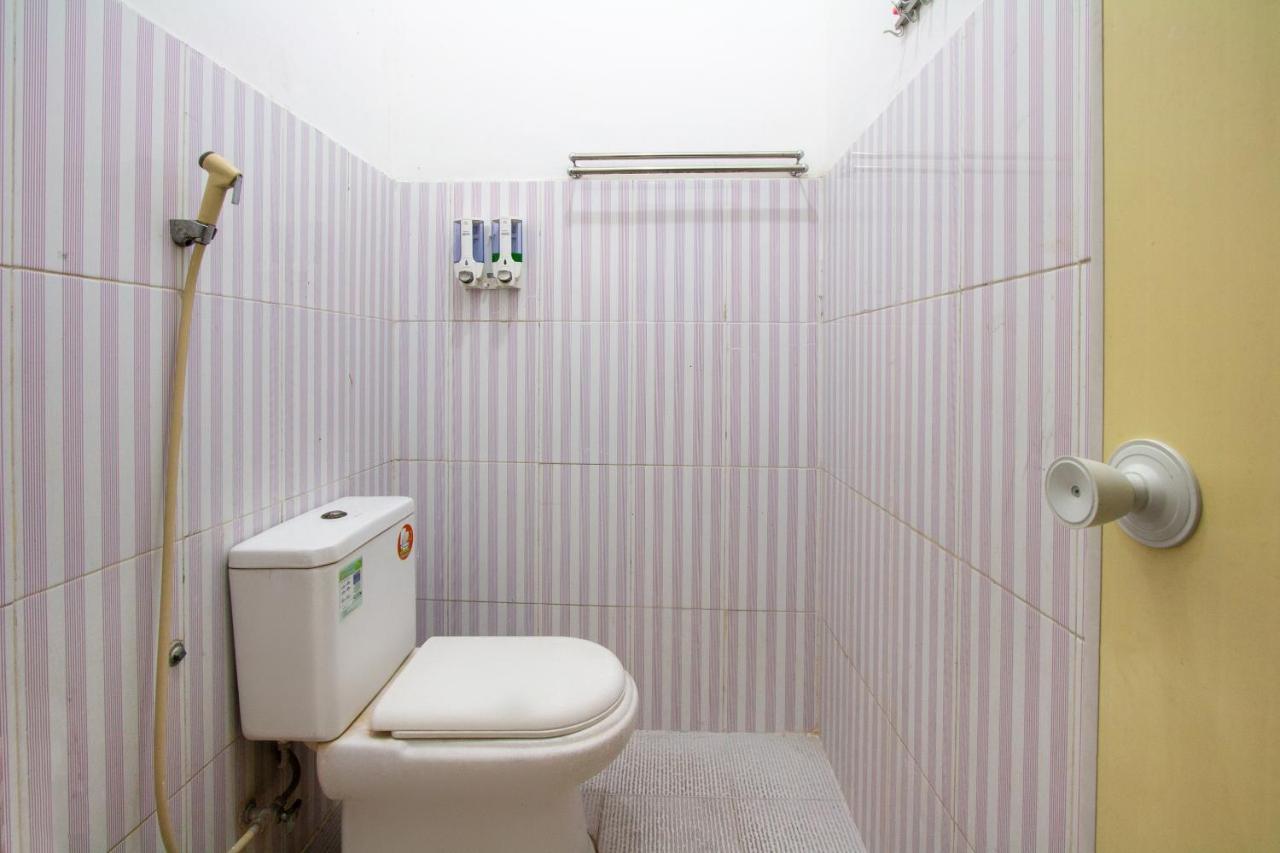 SPOT ON 2425 Salina Hotel Syariah Sidoarjo Bagian luar foto