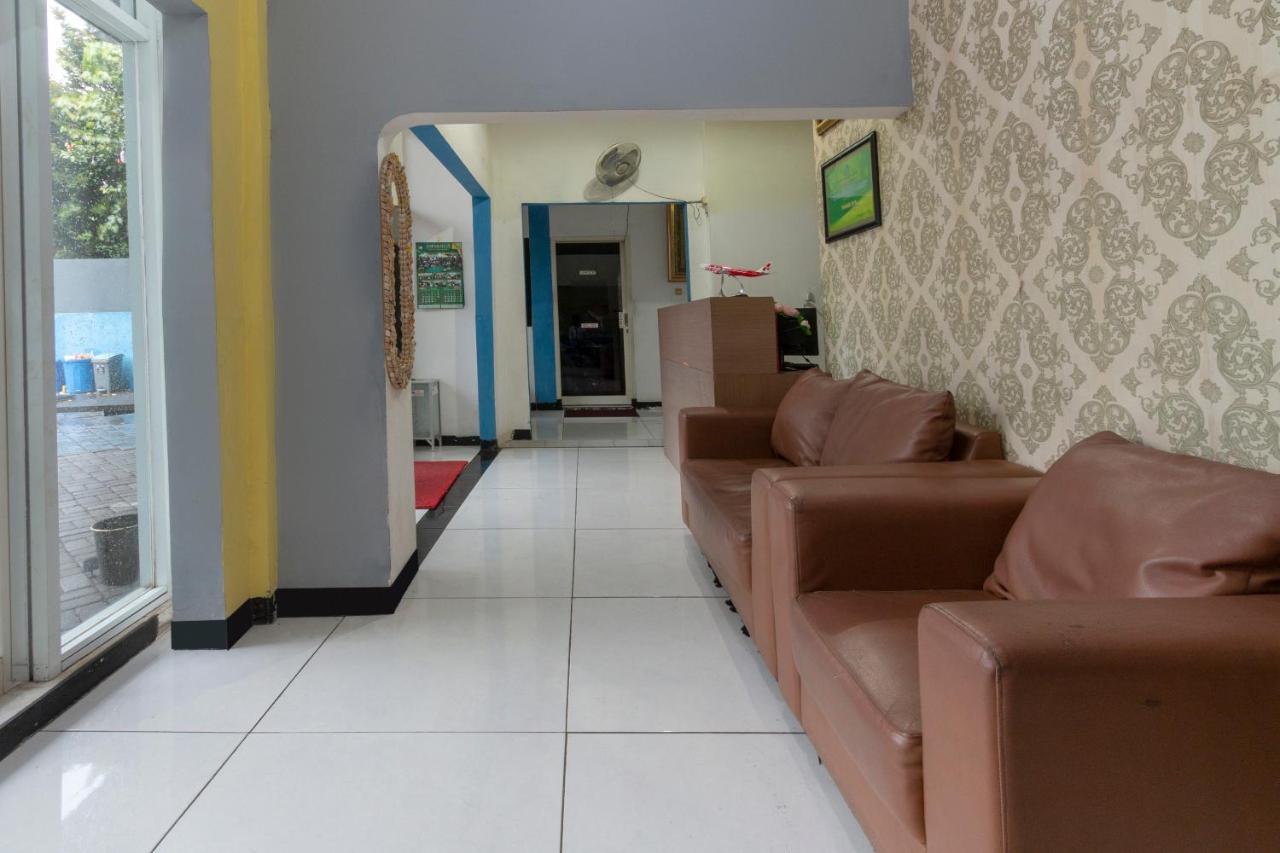 SPOT ON 2425 Salina Hotel Syariah Sidoarjo Bagian luar foto