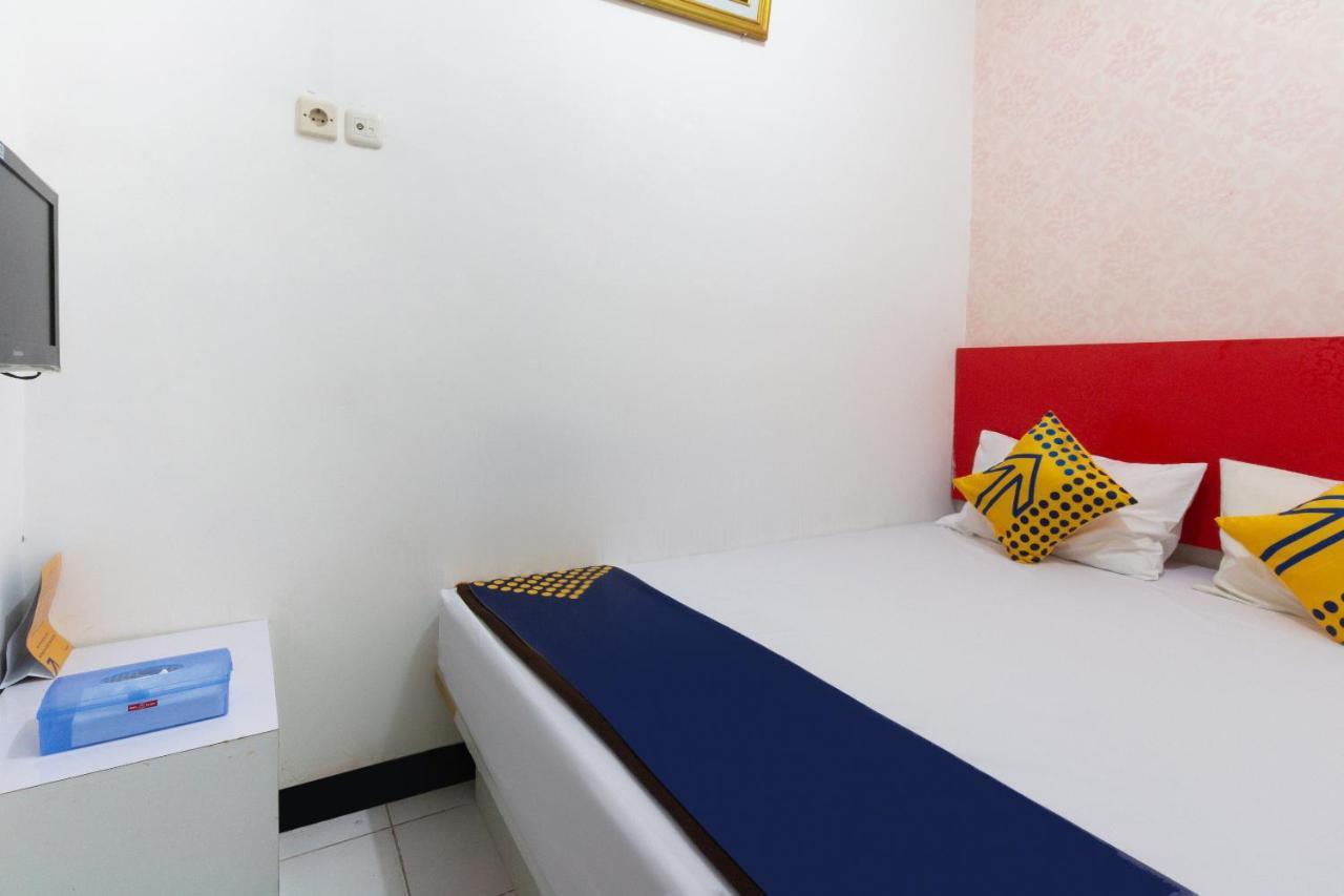SPOT ON 2425 Salina Hotel Syariah Sidoarjo Bagian luar foto