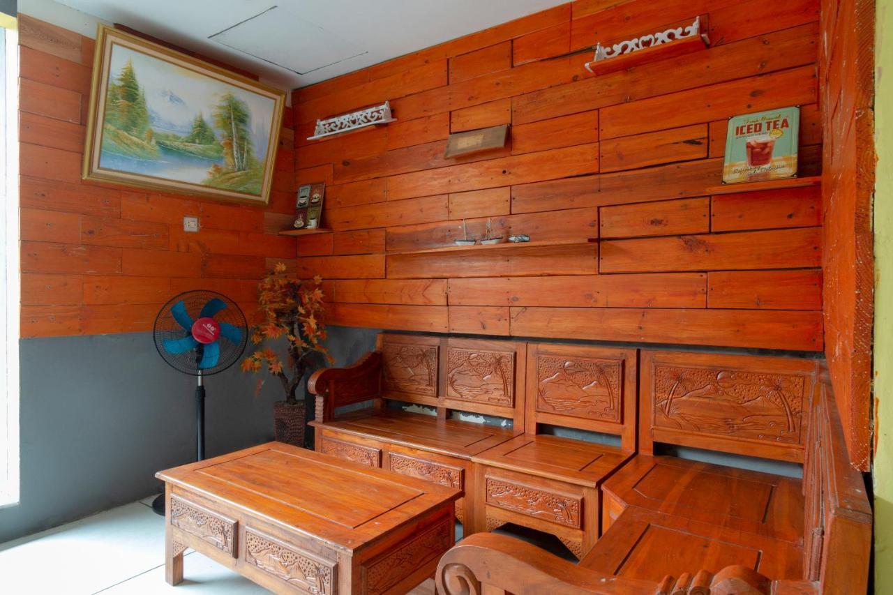 SPOT ON 2425 Salina Hotel Syariah Sidoarjo Bagian luar foto